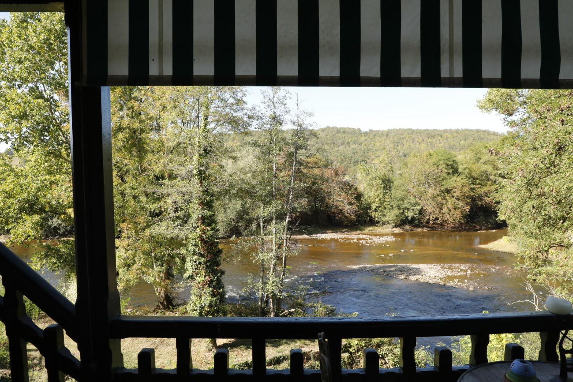 فندق French Correze Moulin Bleu Saint-Pantaléon-de-Larche المظهر الخارجي الصورة